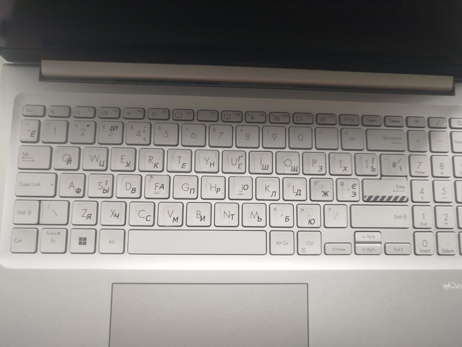 Потужний ASUS Vivobook 16 X1603Z / Core i3 12th gen / 8GB / 512GB SSD / Великий екран 16"