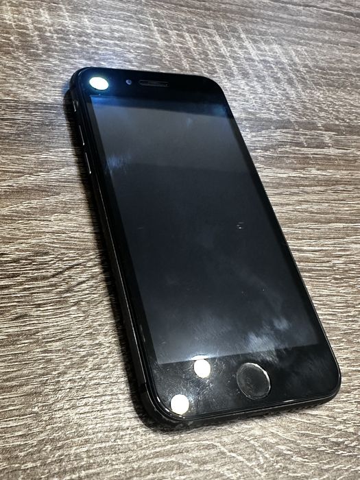 Продам iphone 8 64GB