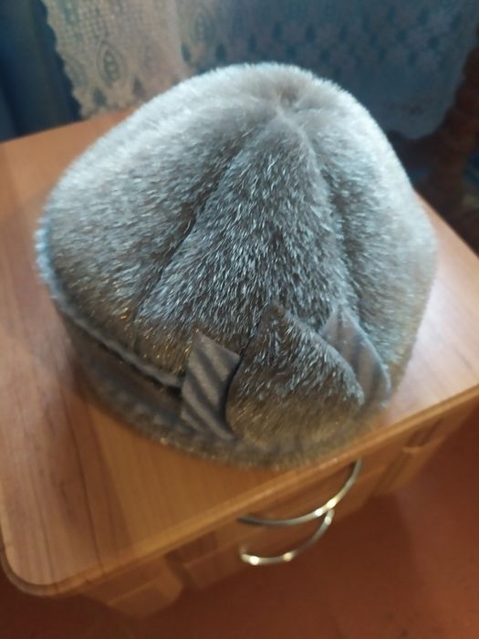 Продам жіночу . Розмір 56. Ціна 450 грн.