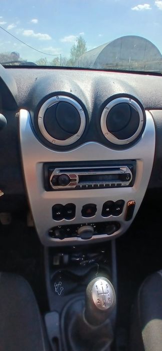 Dacia Sandero 1.2 2010 рік