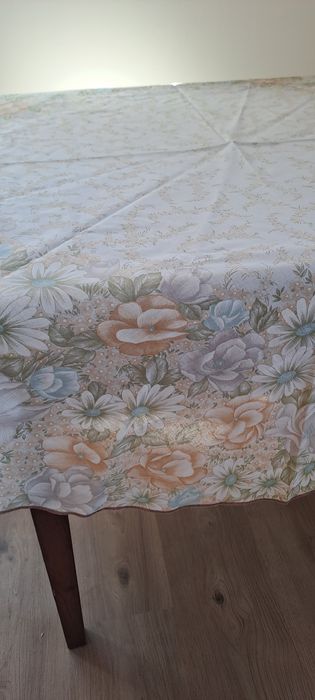 Toalha de mesa com 6 guardapos e 2 pegas, diametro 140cm