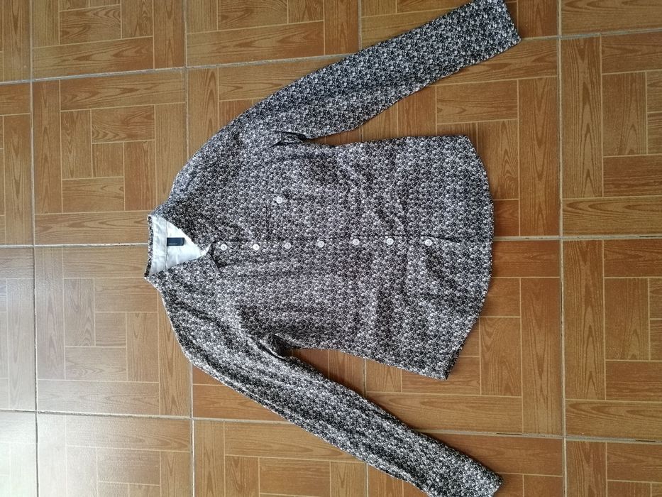 Vendo várias peças de vestuário baratas
