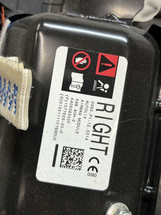 Airbag подушка колени водителя пассажира Tesla Model Y MY оригинал