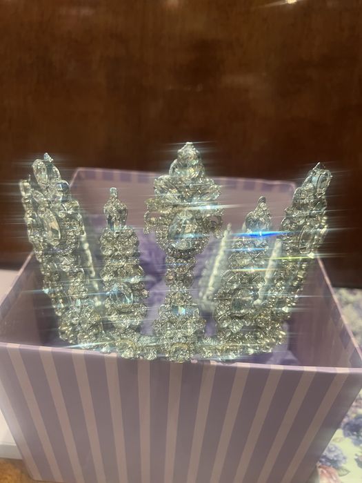 Продам КОРОНУ ручной работы из камней Сваровски