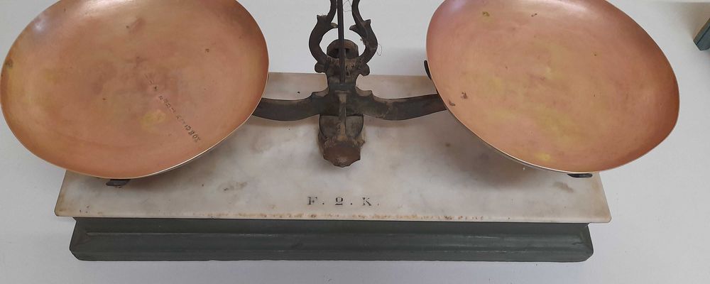 Balança bastante antiga