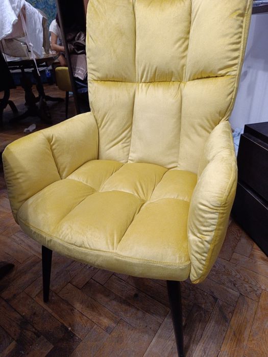 Sprzedam 2 fotele musztardowe nowe