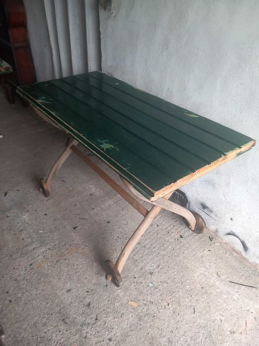 Mesa de exterior com rodas, madeira maciça