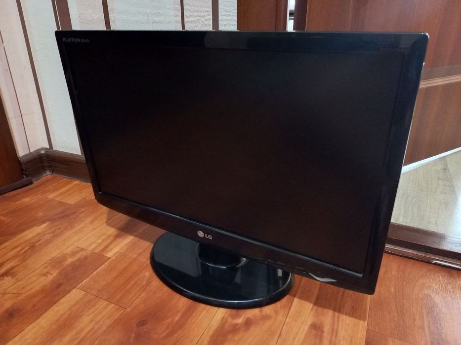 Продам компьютер в рабочем состоянии и монитор в подарок