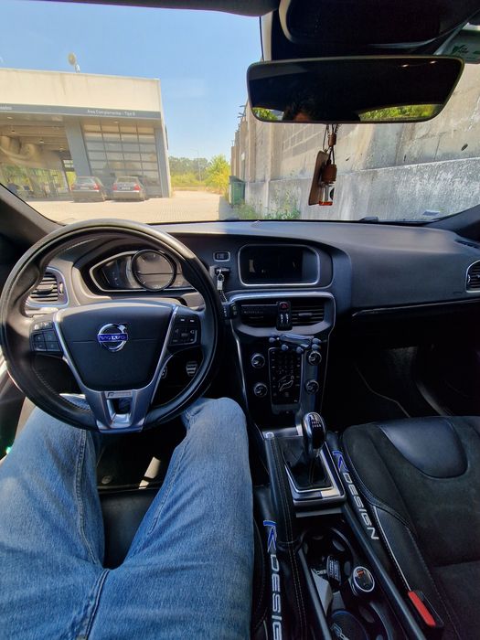Volvo v40 R design