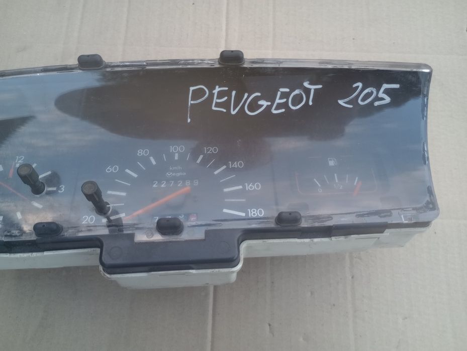 Peugeot 205 benzyna  licznik zegar zegary