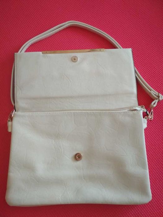 Сумка клатч кремового цвета