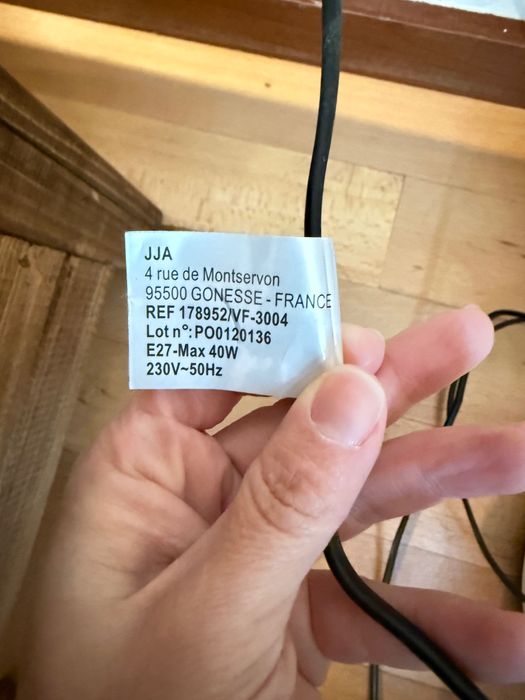 Candeeiro de pé alto dourado