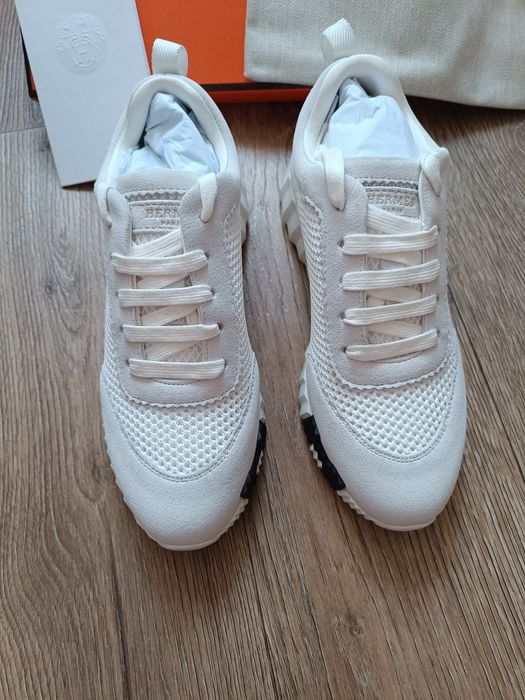 Кросівки Hermes.