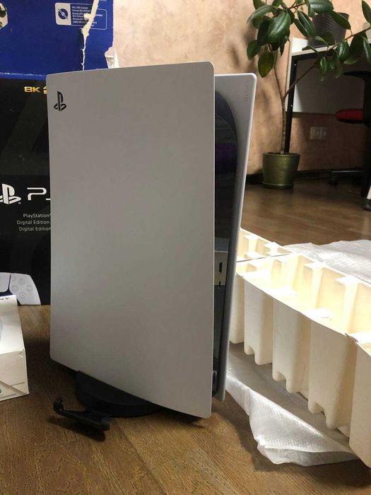 Продам Sony PlayStation 5 Ps5 з двома джойстиками