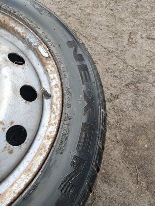 Шины 225/55r17     .