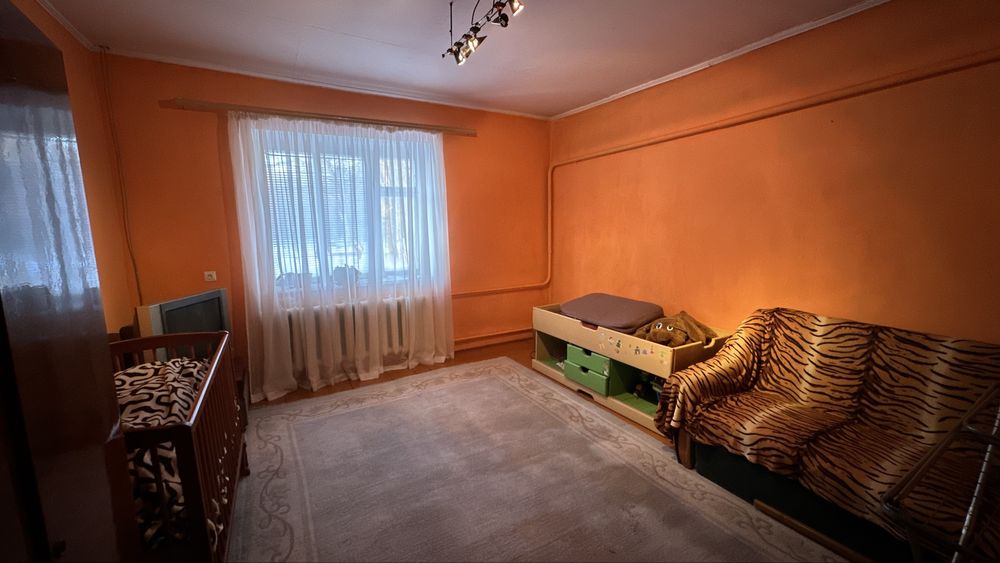 Добротний теплий будинок для життя біля лісу та річки