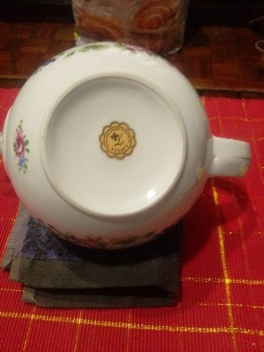Bule em.  Porcelana