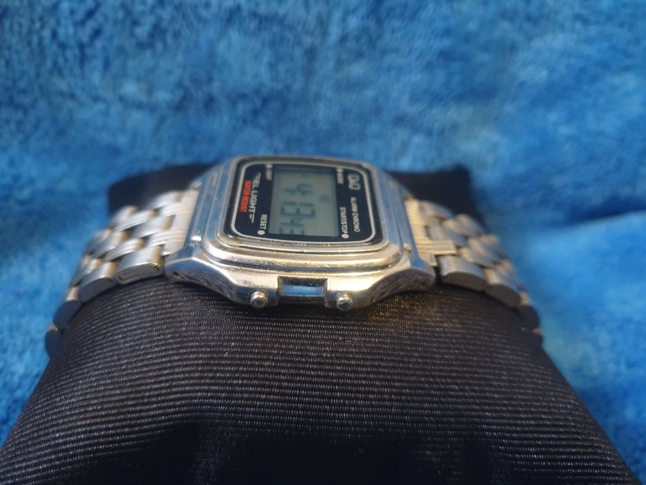 Электронные часы  Q&Q с браслетом