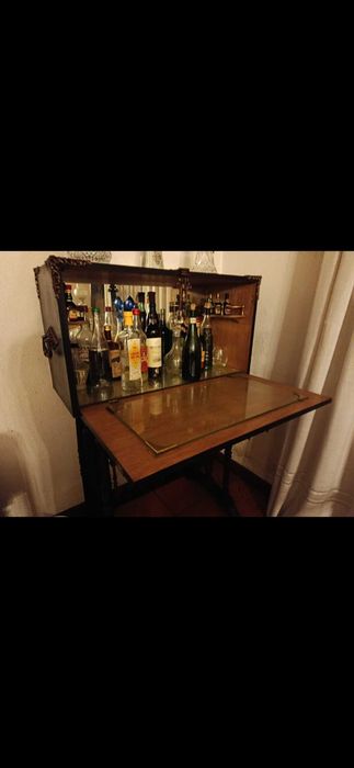 Bar Garrafeira vintage com espelho