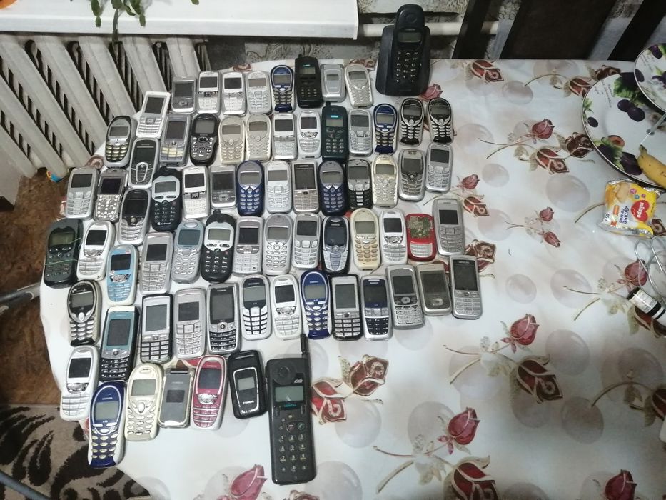 Продам лот телефонів сіменс а52 а57 с62 с75 сріблястого кольору