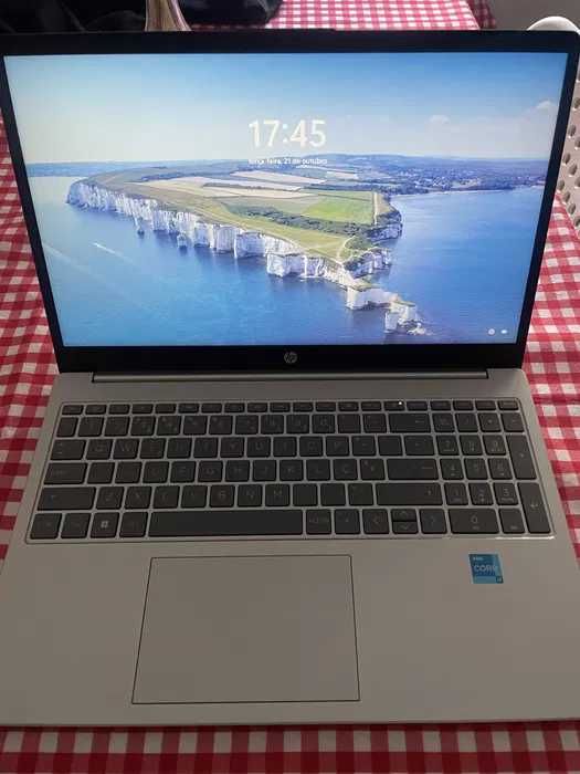 Portátil HP 15-fd1012np - Como Novo (Intel Ultra 5 125H, 32GB RAM, 1TB SSD)