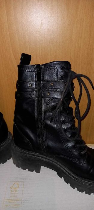 Botas cano alto com fivela Stradivarius n°36