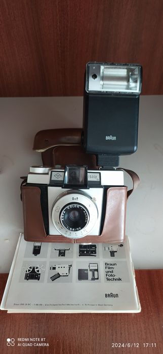Máquina fotográfica Agfa Isoly vintage com flash Braun