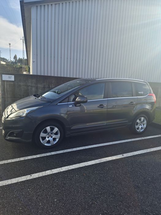 Carrinha de 7 lugares Peugeot 5008 1.6 Blue HDI Style