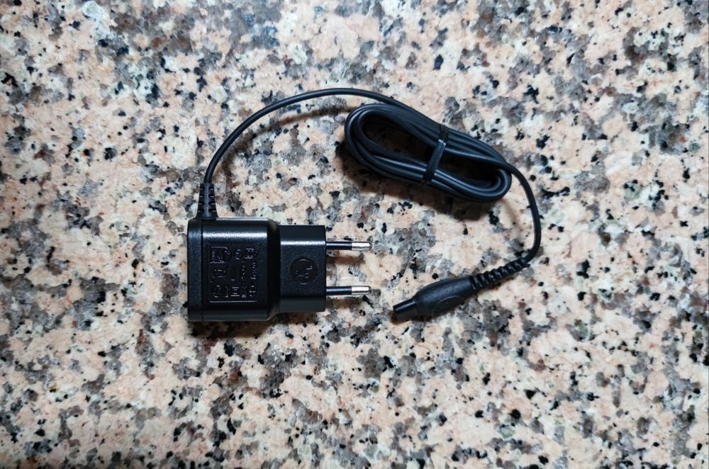 Carregador 15v para Máquina de Barbear / Aparador Multifunções Philips
