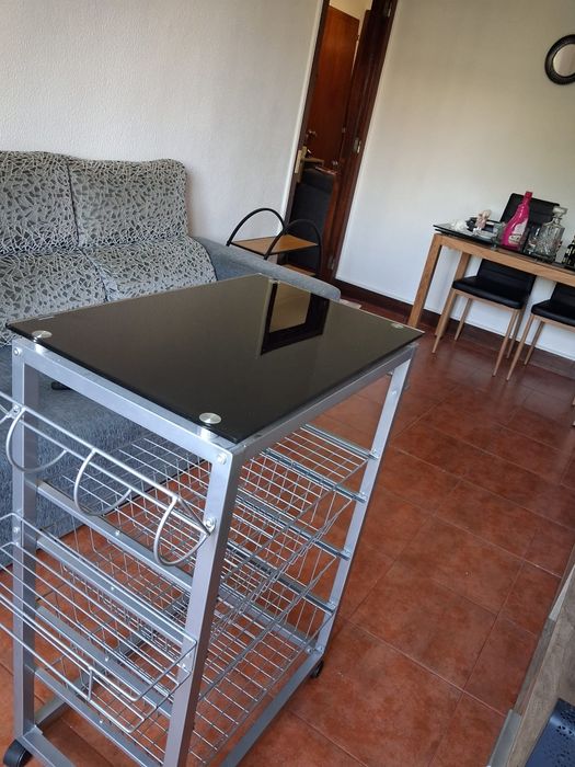 Mesa de apoio/arrumos /bar