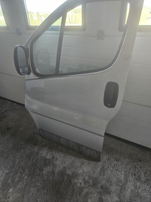 Renault Trafic Vivaro drzwi prawe lewe przód cmg64 L147
