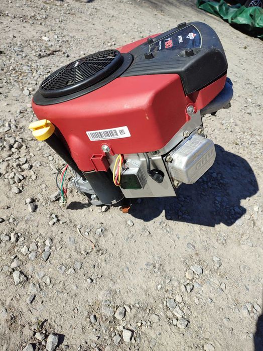 Silnik Briggs&Stratton 18 HP V-twin 2 cylindry pompa traktorek kosiarka