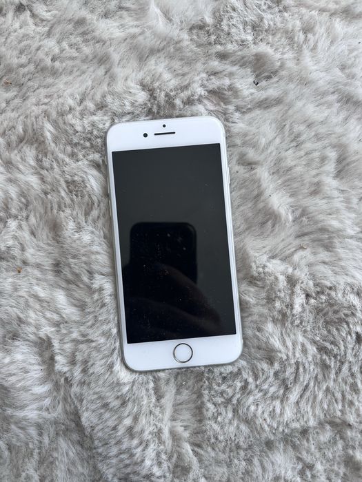 iPhone 8 – uszkodzony, nie włącza się – bez iCloud – na części lub do naprawy