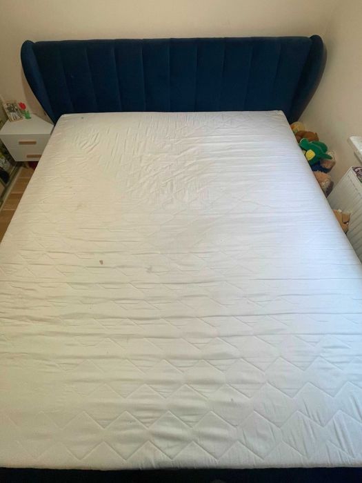 Łóżko tapicerowane 180x200 z materacem – używane