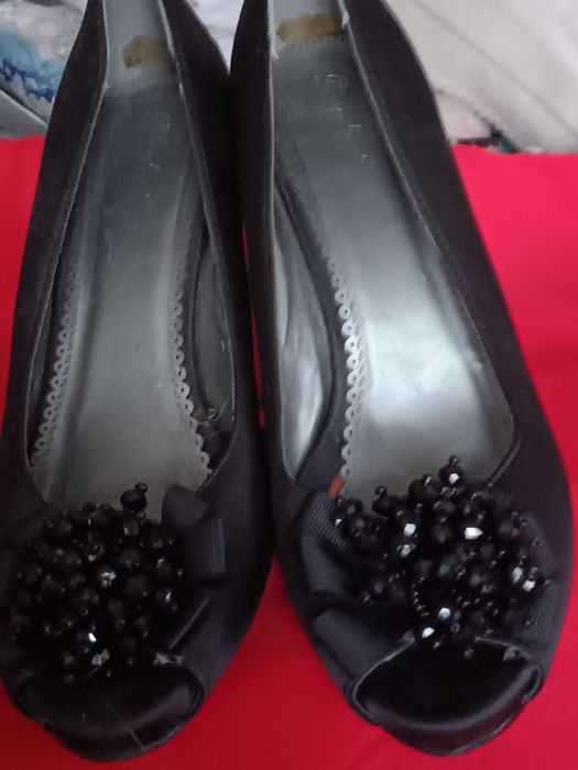 Sapatos semi novos e uns até novos 38