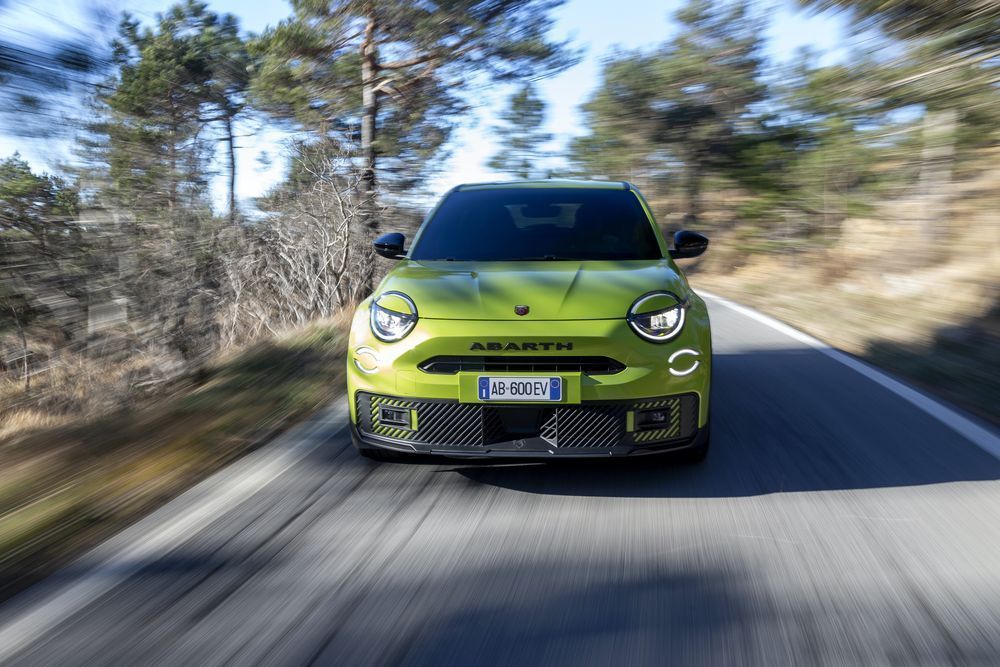Abarth 600e 54 kWh Turismo foto 2