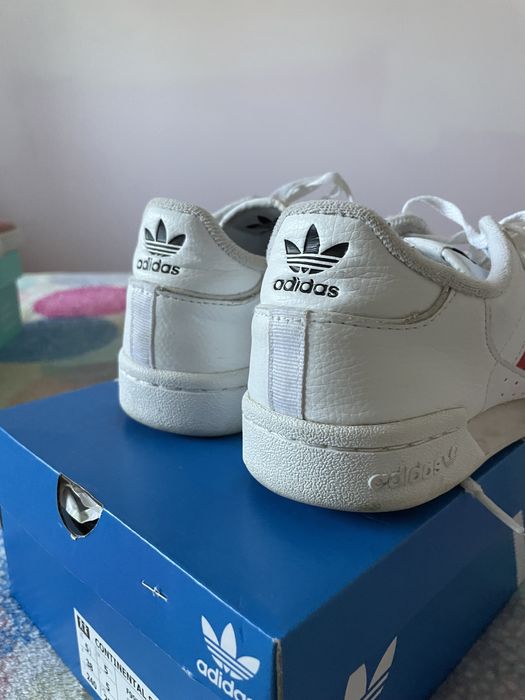 Sapatilhas adidas continental