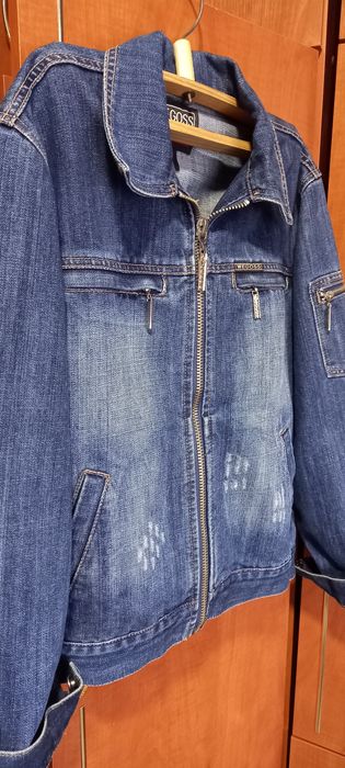 Куртка джинсова .