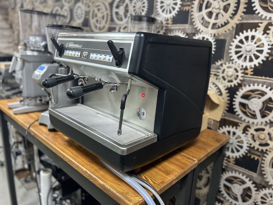Кавомашина Nuova Simonelli висока група компакт