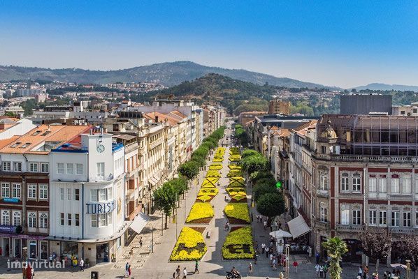 Prédio com projeto aprovado em Braga