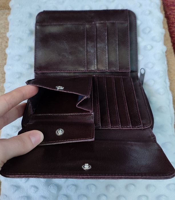 Brązowy portfel damski średni