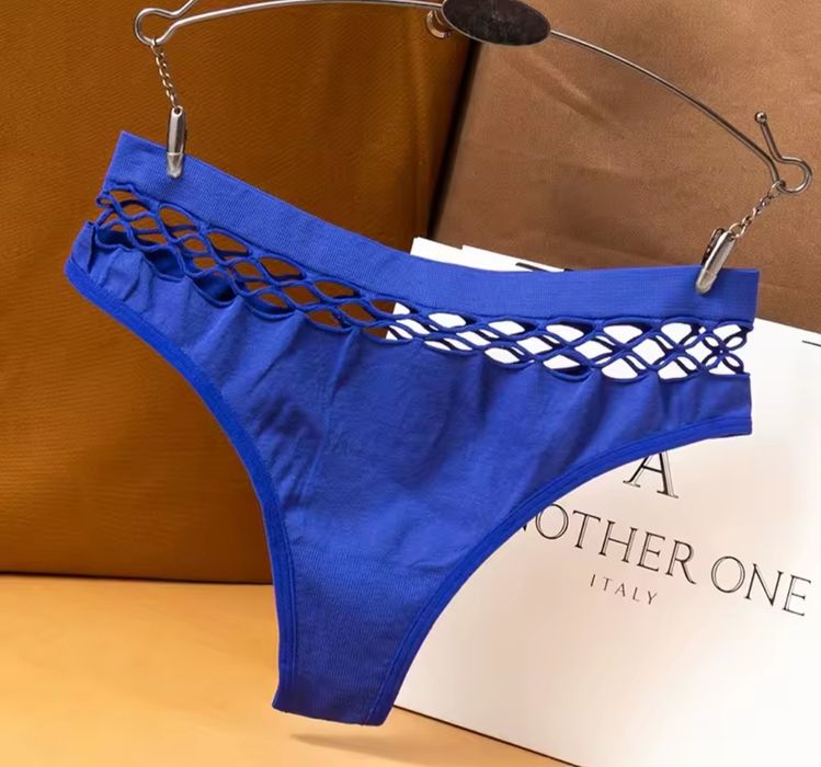 Nowe majtki stringi czarne białe niebieskie M 38