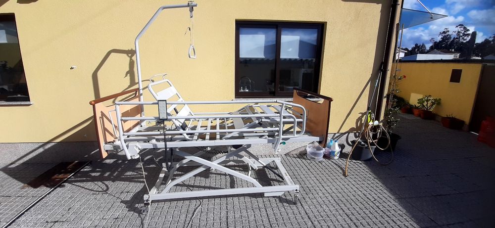 Camas articuladas elétricas e elevatórias hospitalar