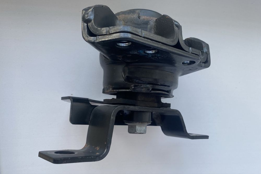 Опора двигуна права ford fusion / форд фюжин (DG93-6F012-GC