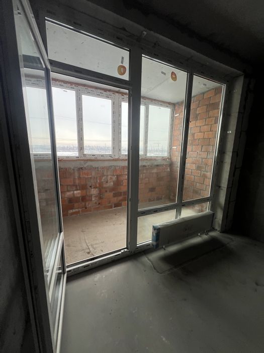 Продам 3к квартиру в Києві біля ТРЦ Ретровіль!