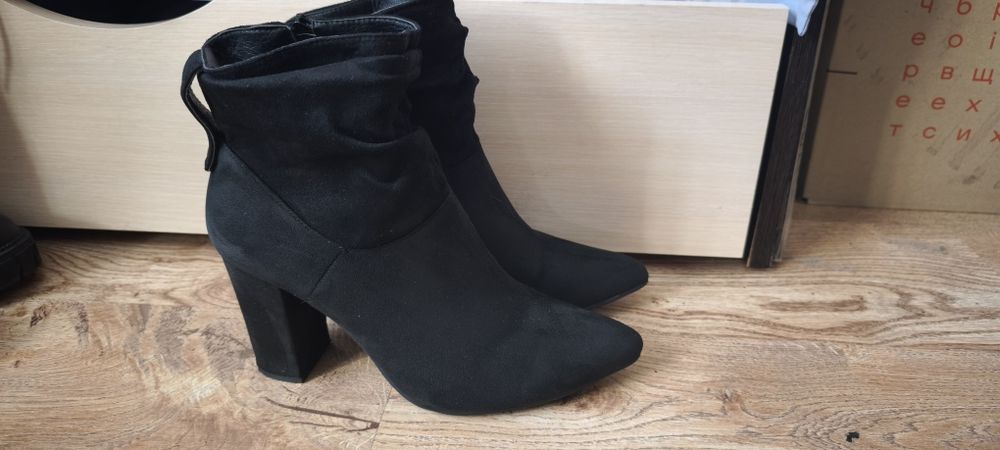 Жіночі зимові черевики із натуральної замші