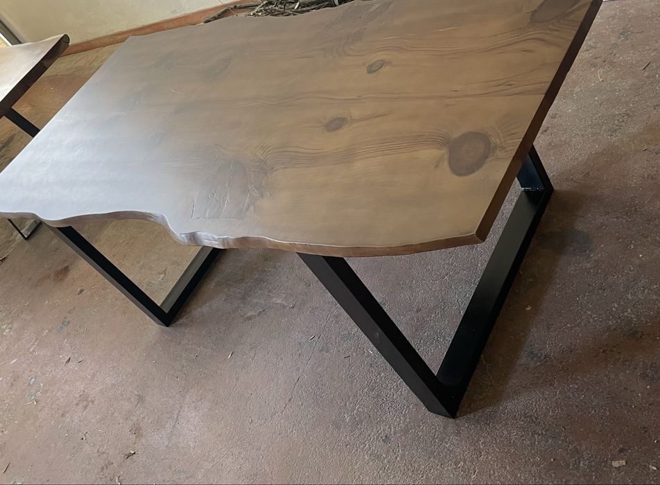 Mesa em madrira maciça - nova