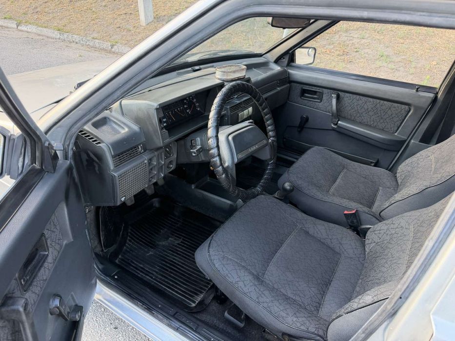 Автомобіль Ваз 21099