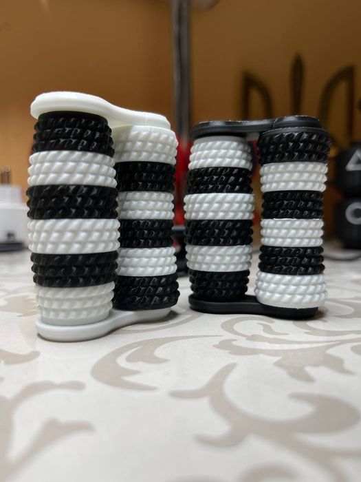 Роликовый масажер для долонь