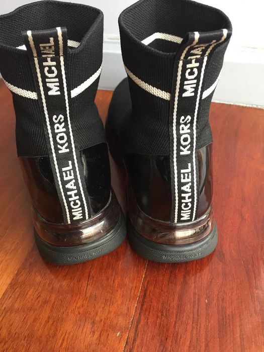 Botins pretos tecido --- MICHAEL KORS -- nr. 35 ( Modelo: Kendra )